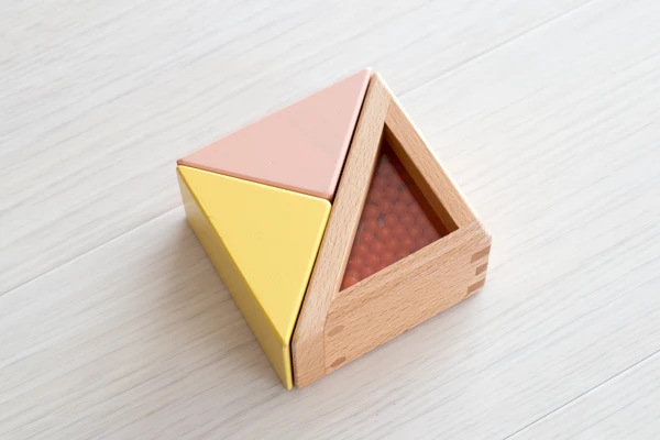 三角のパーツで四角を作る